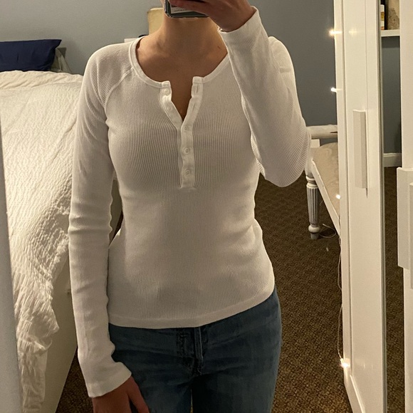 Brandy Melville Tanya Top - Picture 3 of 5